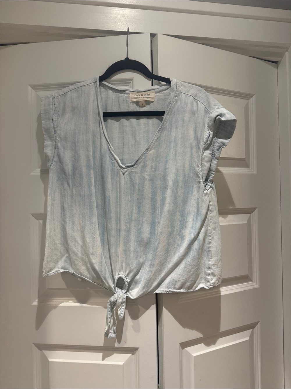 cloth & stone Washed Light Blue Tie-Front V-Neck Crop Top